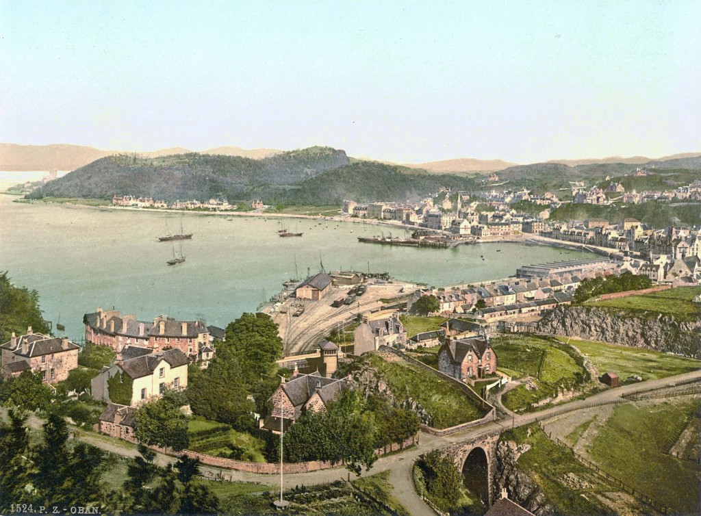 Die Hafenstadt Oban in einer Ansicht von 1900