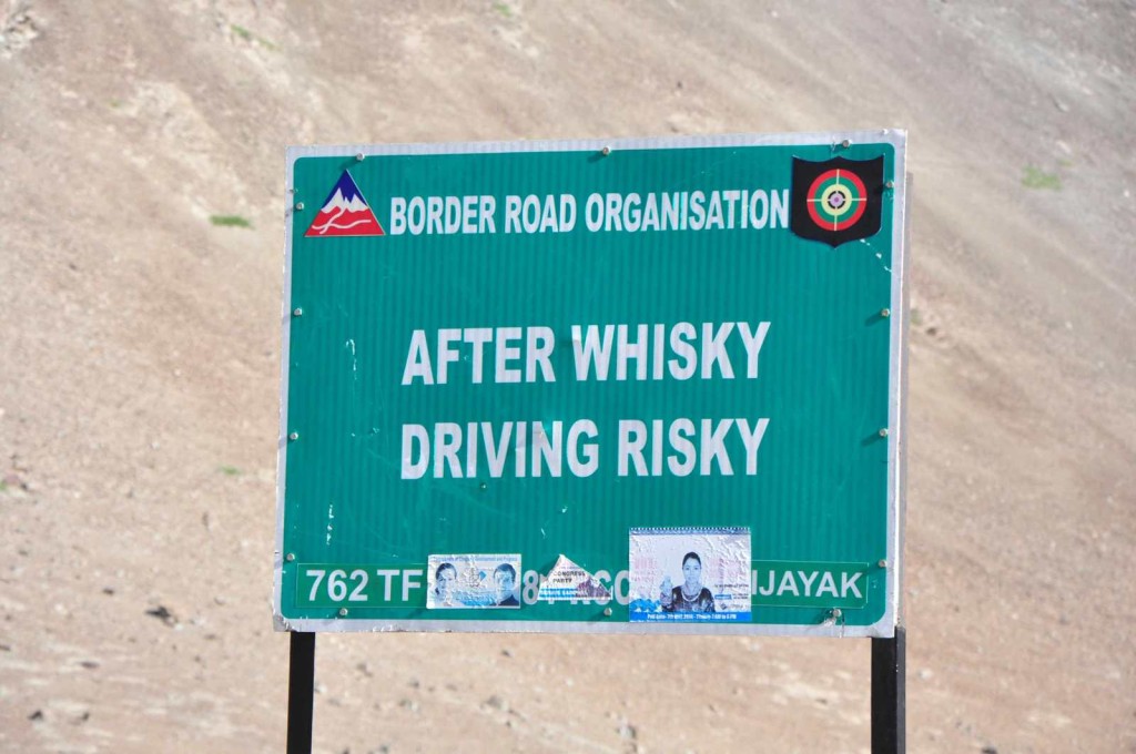 Warnung entlang des Srinagar -Ladakh Highway 1D. Copyright Ernst J. Scheiner 2014. Alle Rechte vorbehalten.