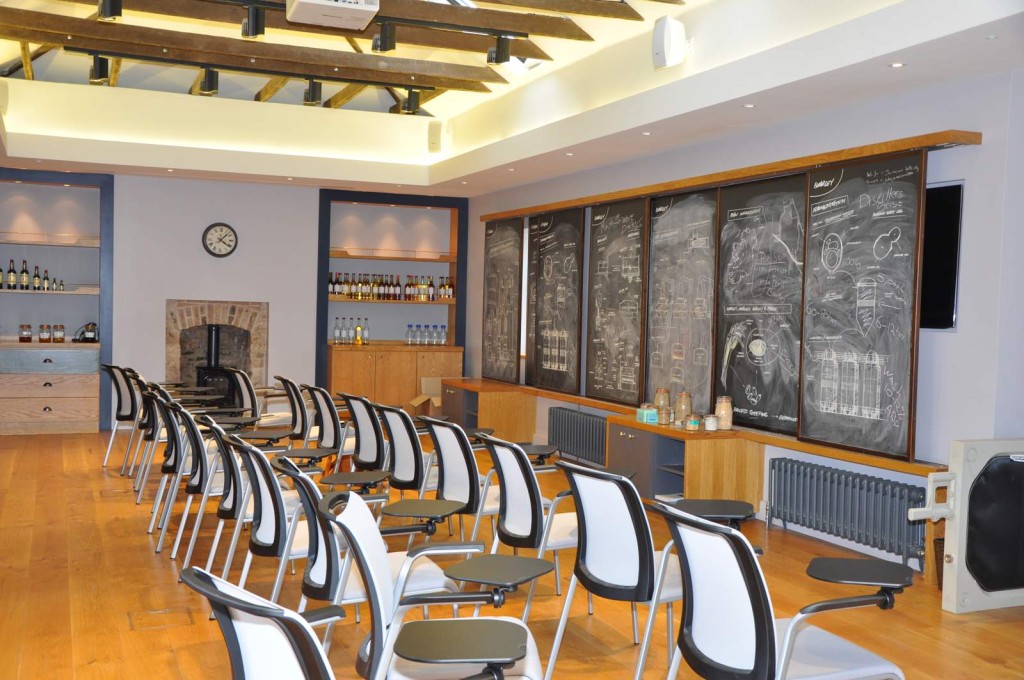 Der Lecture Room ist medial bestens zum Lernen und Weiterbilden vorbereitet. Copyright Ernst J. Scheiner, The Gateway to Distilleries, 2014