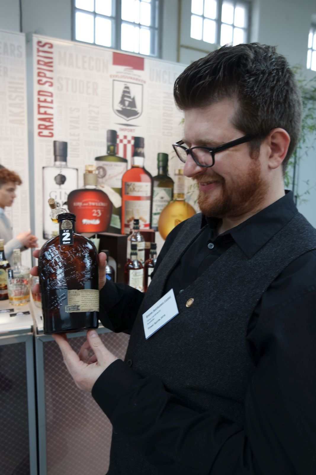 Timo Lamprecht (BSC) mit einem amerikanischen Whisky, den das Unternehmen exklusiv importiert.