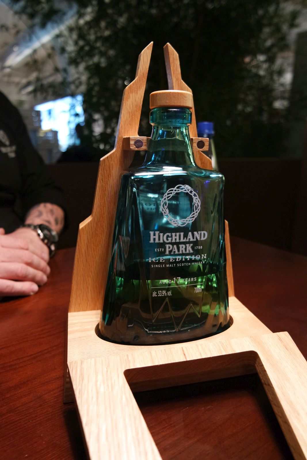 Highland Park Ice Edition. Reines Bourbon-Fass, interessant, weil eigentlich recht untypisch im Geschmack für Highland Park. Der Vergleich mit Loki ist durchaus zulässig. Ab März in Deutschland, insgesamt 30.000 Flaschen weltweit. Preis: Um die 265 Euro.