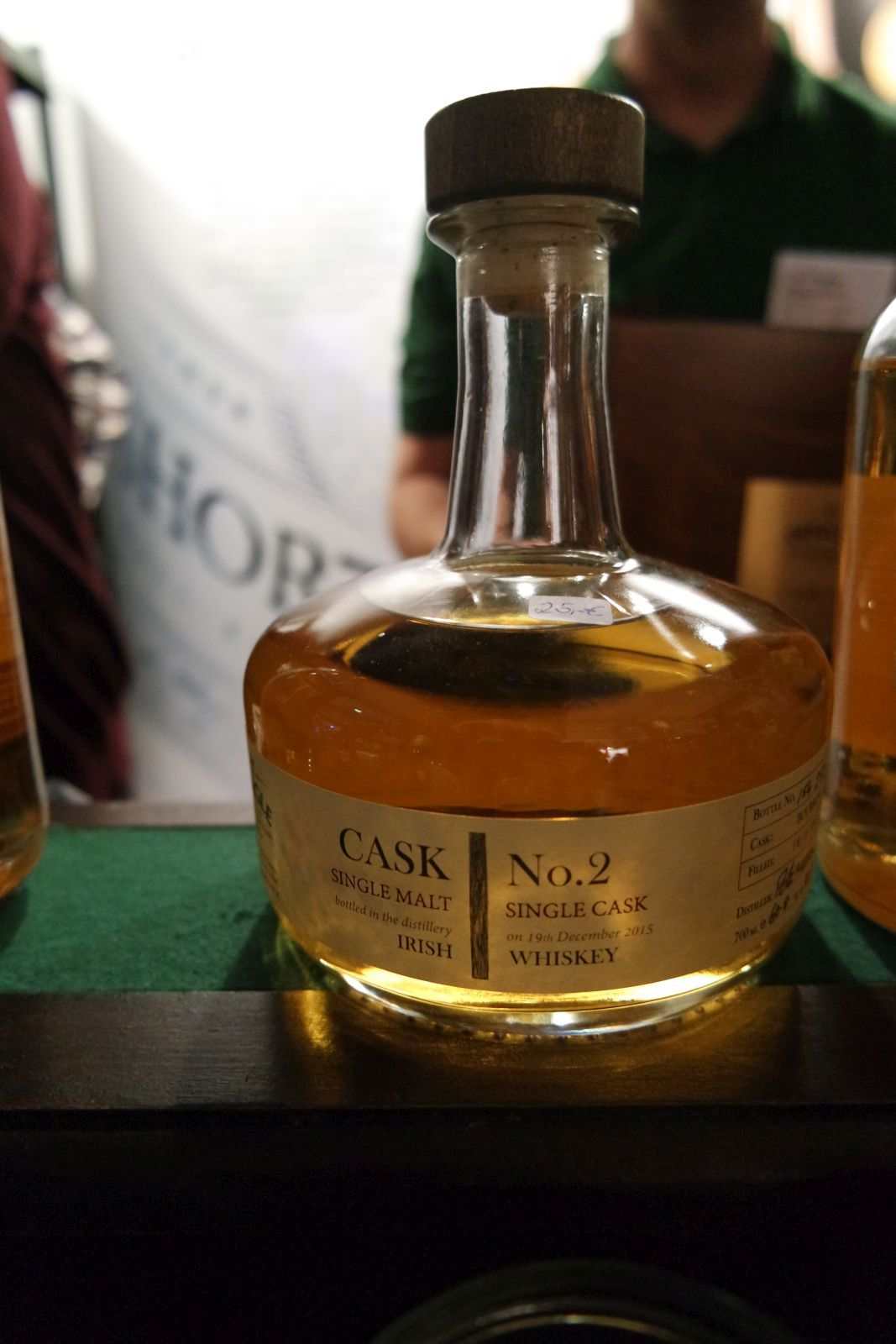 Dingle Cask No.2 - ganz frisch aus der Dingle-Destillerie. Ein junger Wilder mit schönen Qualitäten - eine von noch 2 in Deutschland erhältlichen Flaschen. Excellenter Stoff, der sehr viel Potential zeigt... 