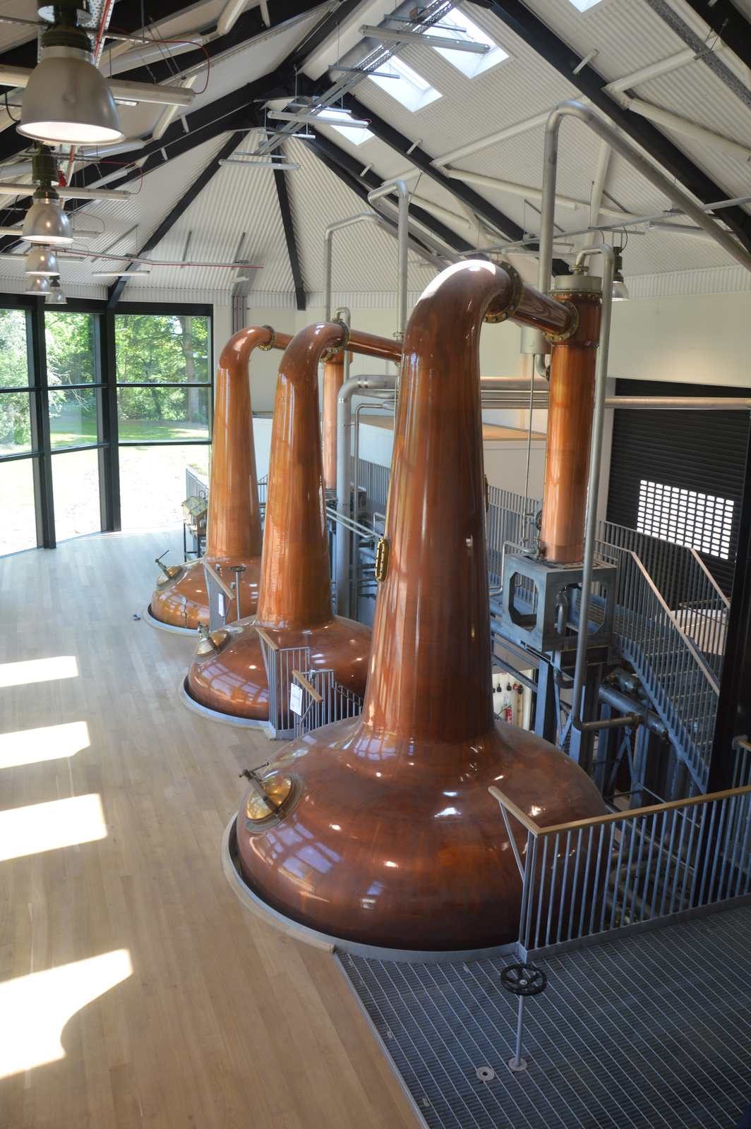 Ein Blick auf die Stills bei der Walsh Distillery
