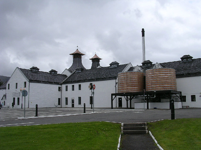 Dalwhinnie Destillerie, Foto von Val Vannet, CC-Lizenz