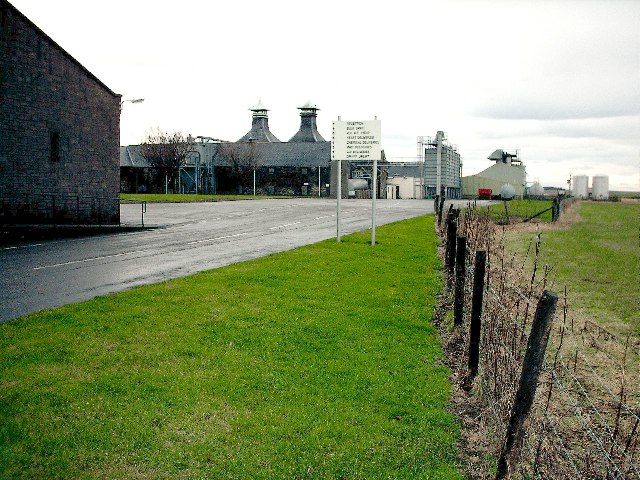 Inchgowwer Destillerie, Foto von Christopher Gillan, CC-Lizenz