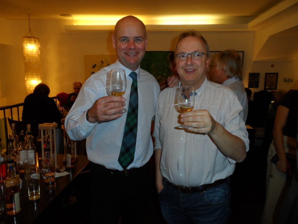 Kenny MacKay vom Scottish Liqueur Centre und Whiskyexperts-Redakteur Bernhard Rems