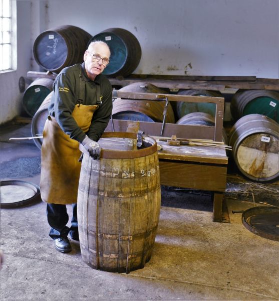 Glenfiddich-Distillery-Cooperage-Fassbinder-Ian-Mc-Donald