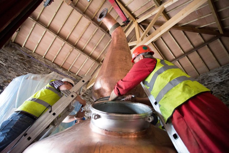 Whisky im Bild: Die Stills der Lakes Distillery werden zusammengebaut