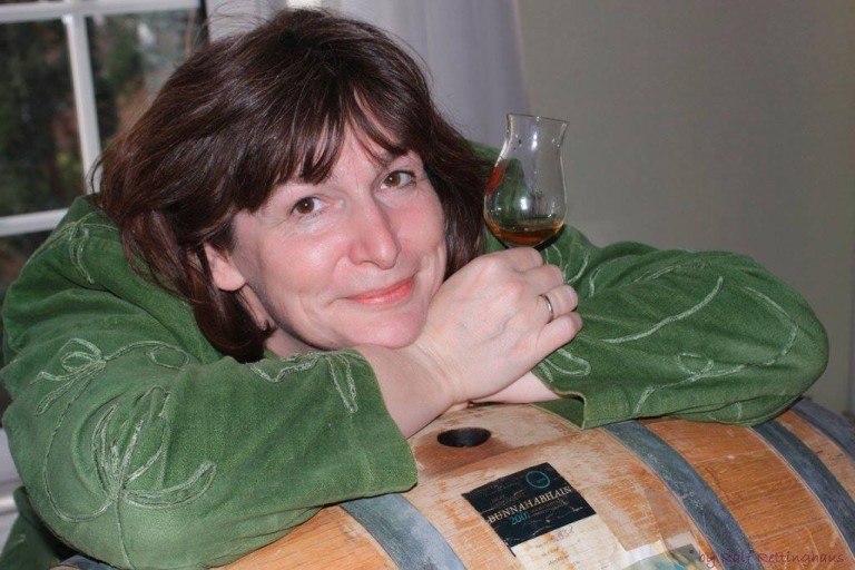 NZZ: Interview mit Julia Nourney über (Schweizer) Whisky