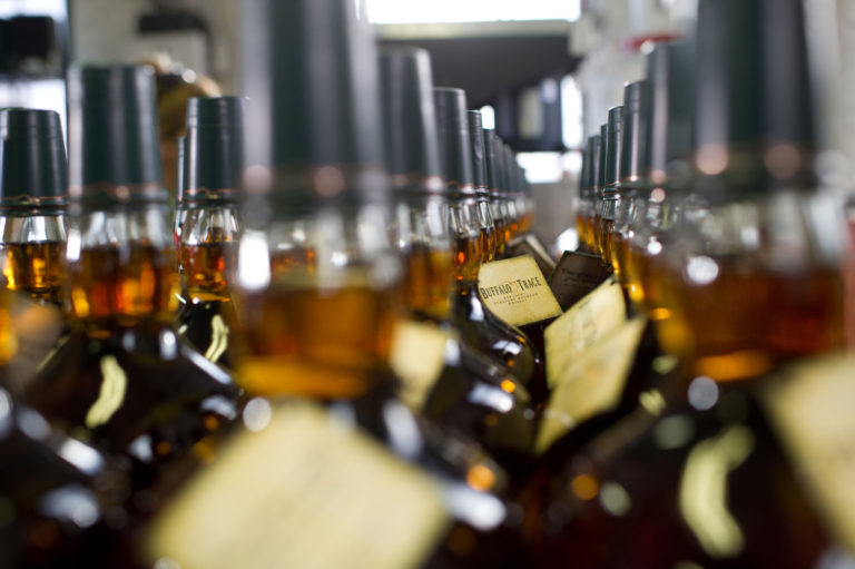 Buffalo Trace reift Bourbon in Fässern aus 300 Jahre alter Eiche