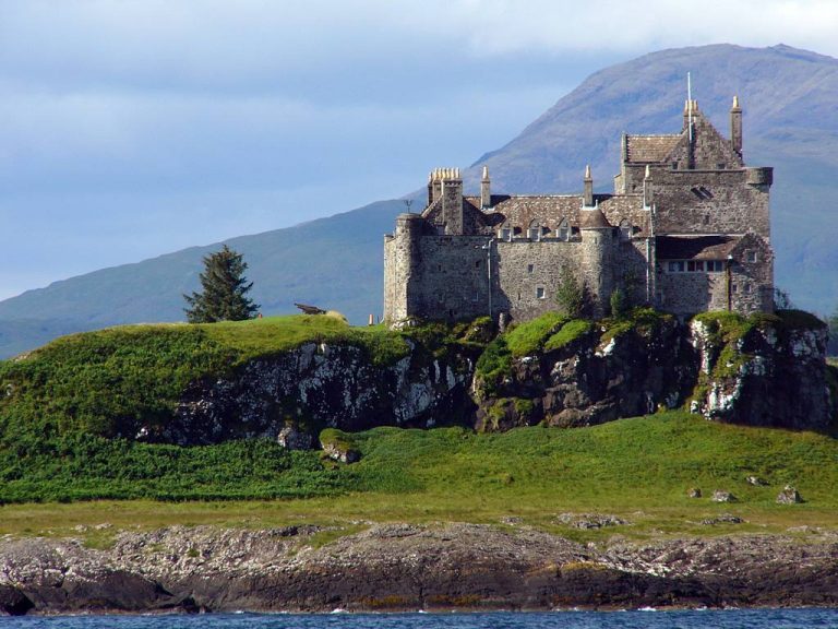 Daily Record: Sieben Burgen auf schottischen Inseln, die man gesehen haben muss