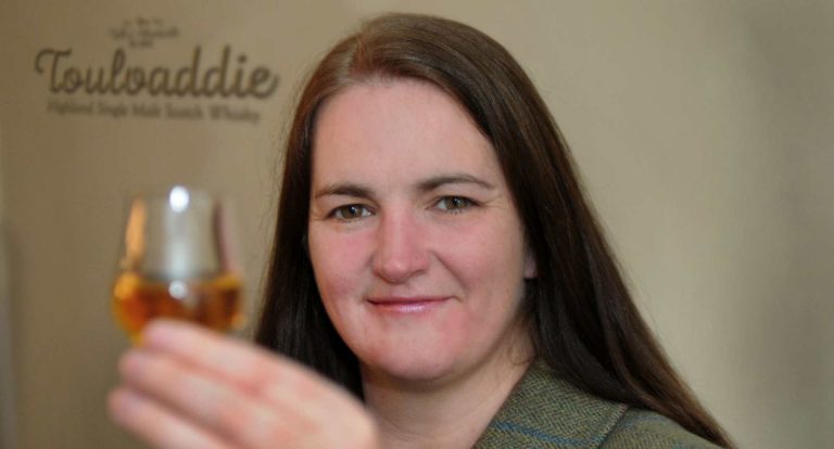 The Independent: Heather Nelson – die Frau hinter der Toulvaddie Distillery
