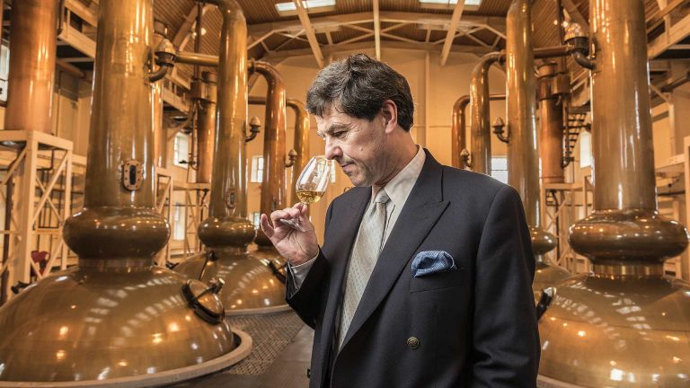 PR: Dr. Bill Lumsden nach 2016 erneut „Master Distiller of the Year”