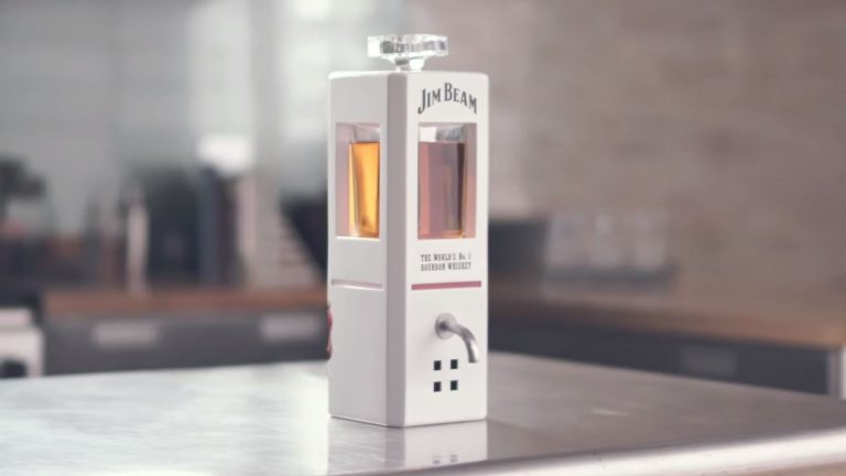 „JIM“ – der erste Smart Home Decanter für Whisky (mit Video)