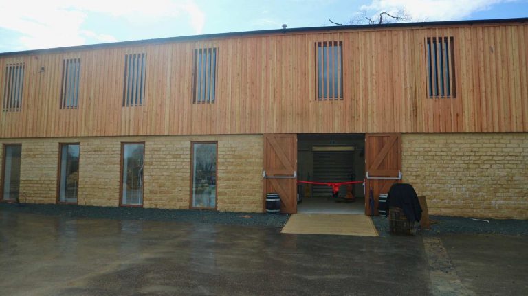 Whisky im Bild: Das neue Gebäude der Cotswolds Distillery