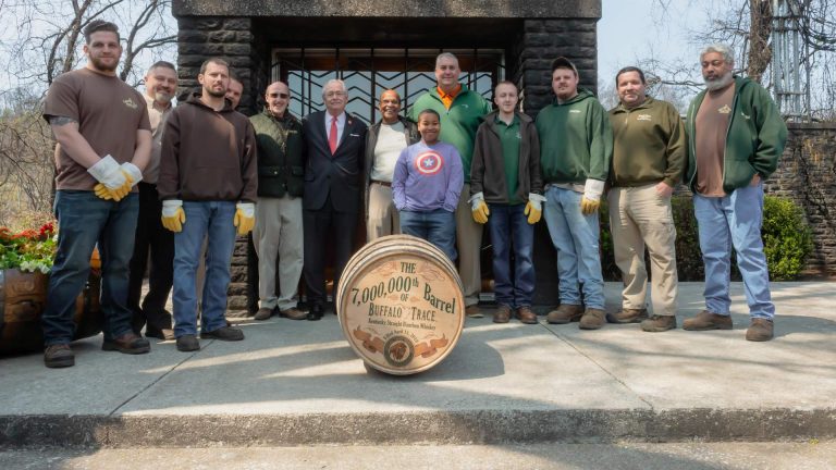 PR: Buffalo Trace Distillery füllt Fass Nr. 7.000.000