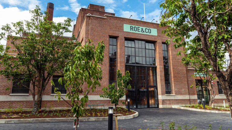 PR: Die Roe & Co Destillerie in Dublin öffnet ihre Pforten für Besucher