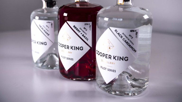 Cooper King legt „Pilot Series“ auf – mit New Make aus der Whiskyproduktion