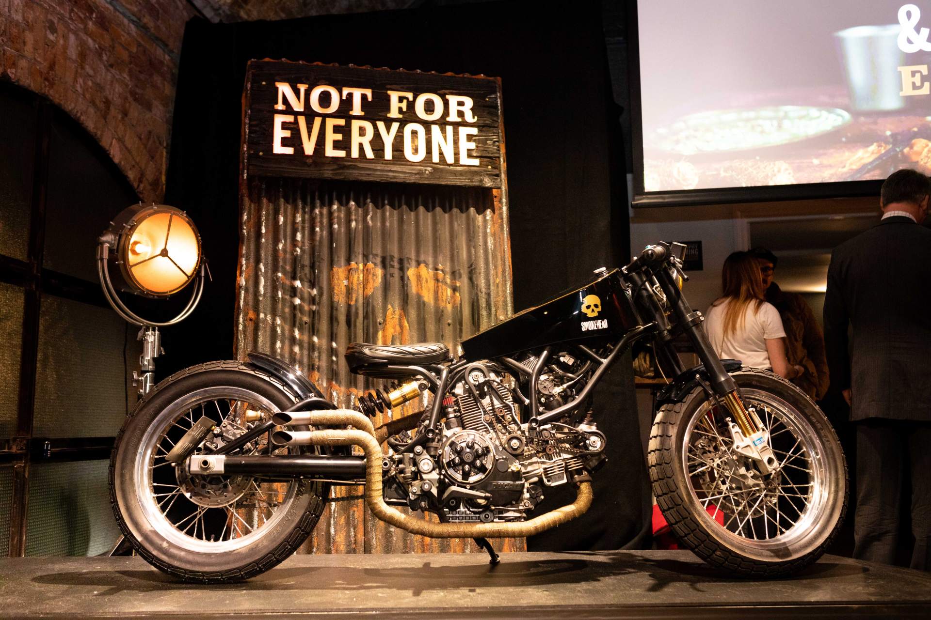 PR: Smokehead Motorrad der Öffentlichkeit vorgestellt - WhiskyExperts