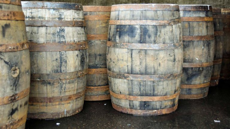 Girvan: Destillerie-Arbeiter suspendiert, nachdem Urin an Whiskyfass gefunden wurde