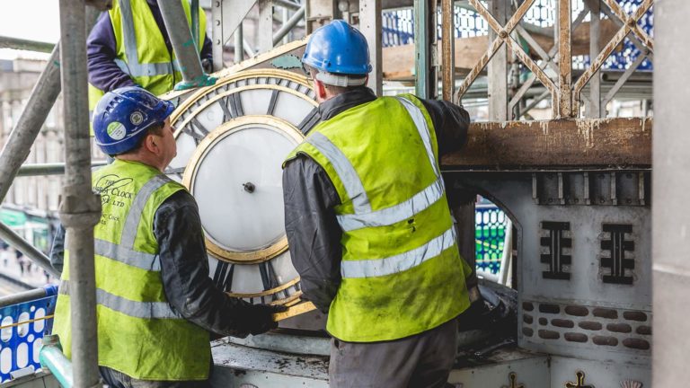 PR: “Binns Clock” in Edinburgh wird für die Johnnie Walker Experience restauriert