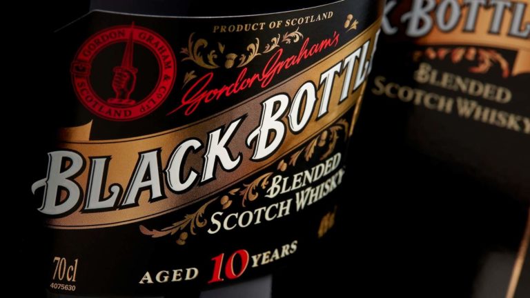 Black Bottle Blended Scotch Whisky bringt wieder 10 Jahre alte Abfüllung