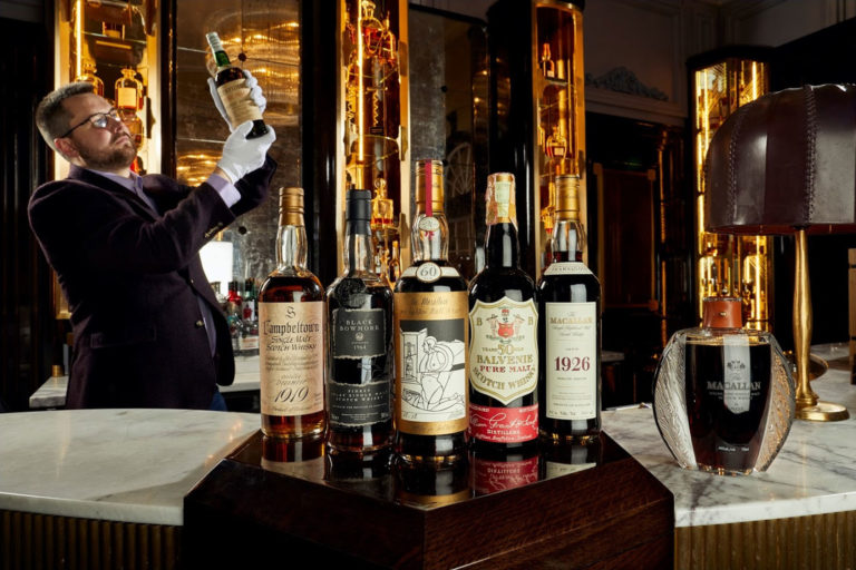 Das Bieten auf die weltweit größten privaten Whisky-Sammlung beginnt