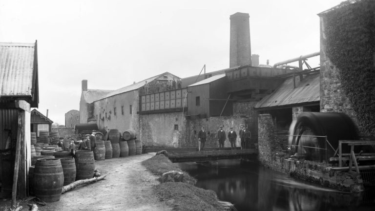 Whisky im Bild: Bushmills und Kilbeggan – zwei historische Aufnahmen