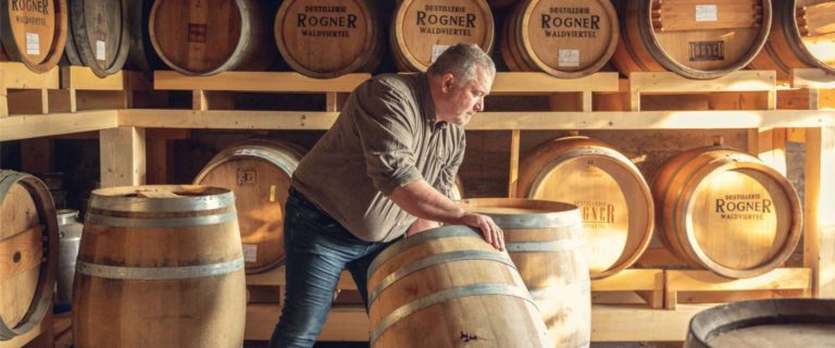PR: Destillerie Rogner mit neuem Markenauftritt – 18yo Old John ab Frühjahr 2021 limited mit 200 Flaschen