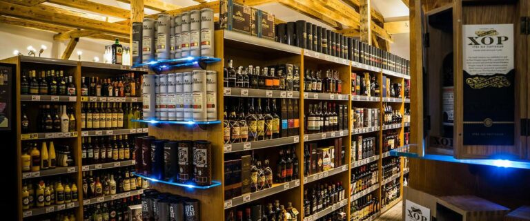 PR: Der Schnapsstodl in Kirchehrenbach eröffnet großen Shop mit rund 3000 Whiskys aus aller Welt