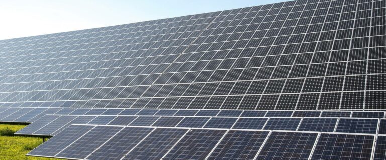 Diageo will 12.000 Solarpanele im Verpackungswerk in Leven installieren