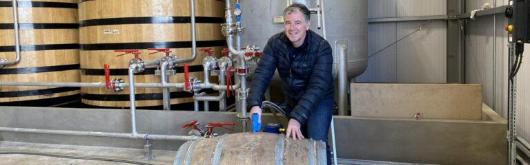 Ardara Distillery in Donegal füllt erstes Fass