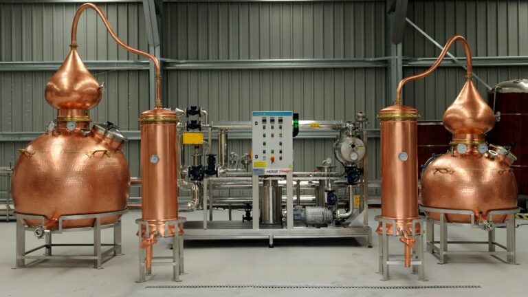 Video: Der Bau der Toulvaddie Distillery – und der Einbau der Stills