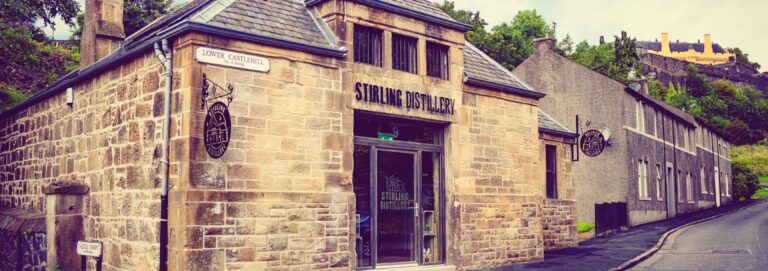 Stirling Distillery bringt VI Casks for King James – sechs limitierte Whiskyabfüllungen mit Wartezeit