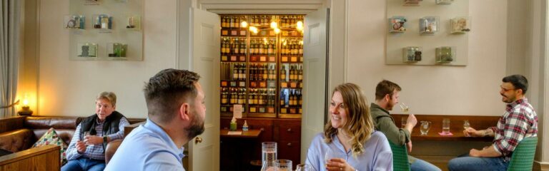 Die Kaleidoscope Bar der SMWS in Edinburgh als beste Whiskybar der Welt ausgezeichnet