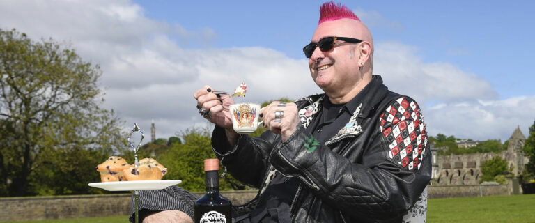 Never Mind The Sherry: The Scotch Malt Whisky Society ehrt das Platin-Jubiläum der Queen mit Platinum Punk Pairing