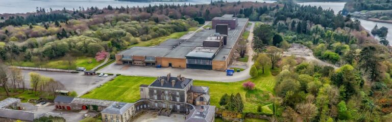 Sazerac kauft irische Lough Gill Distillery und Marke Athrú für koplortierte 70 Millionen Euro