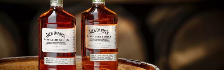 Jack Daniel’s mit zwei neuen limitierten Rye Bottlings in der Destillerie – Toasted Barrel Finished Rye und Toasted Maple Barrel Rye