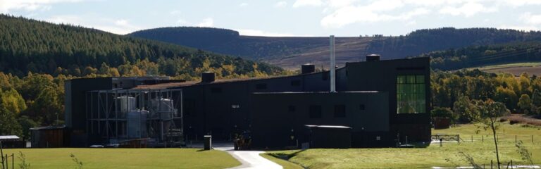 Whisky im Bild: Die Cairn Distillery, am Tag vor der Eröffnung