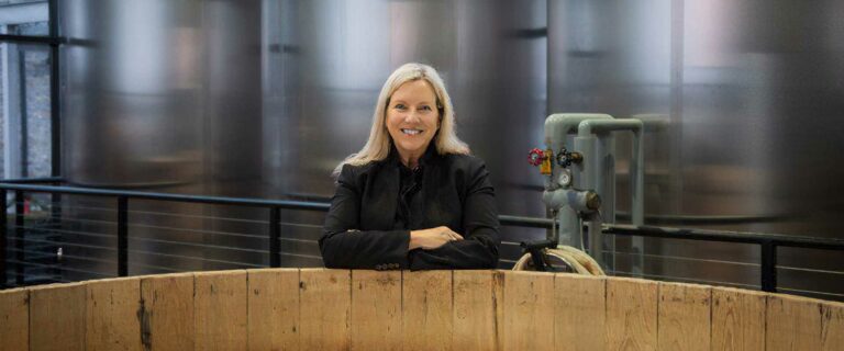 Lisa Wicker ist die erste CEO der  Lyons Brewing & Distilling Co