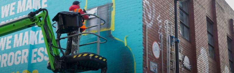 Video: Bruichladdich kreiert „verschmutzungsfressendes“ Wandbild in London