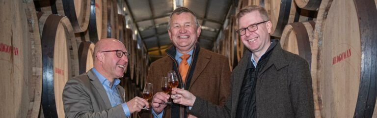 Ardgowan Distillery: 100 Millionen Pfund Deal mit spanischer Bodegas Miguel Martín – Stuart MacPherson wird Master of Wood