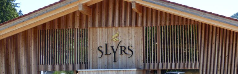 SLYRS und ecoSPIRITS: Kooperation für eine nachhaltige Zukunft des Whiskys