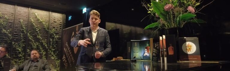 Exklusiv-Video: Scott Adamson erzählt die Geschichte des Shirakawa 1958 –  dem ältesten japanischen Whisky der Welt