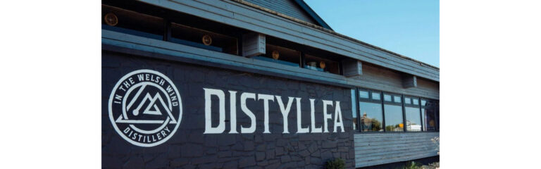 In the Welsh Wind Distillery kündigt ihren ersten Whisky an