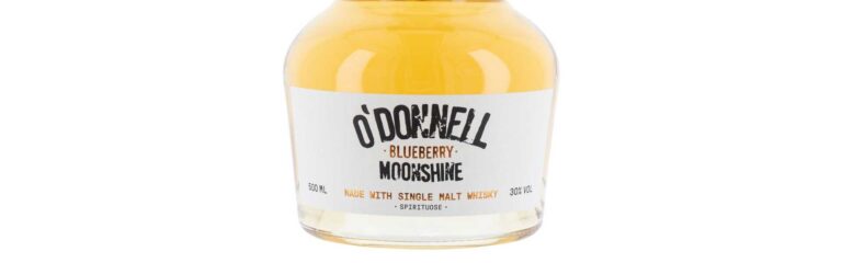 Blueberry Moonshine: Single Malt Whisky trifft spritzige Blaubeer-Note für den perfekten Sommerdrink