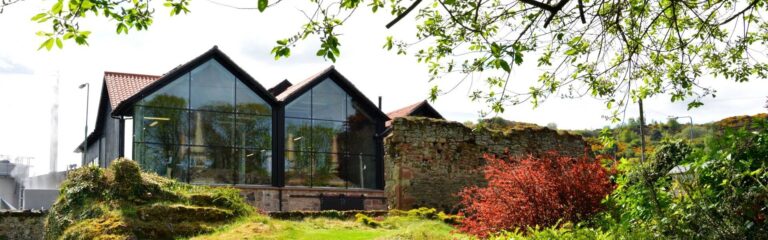 Serge verkostet: Zwei aus Lindores Abbey