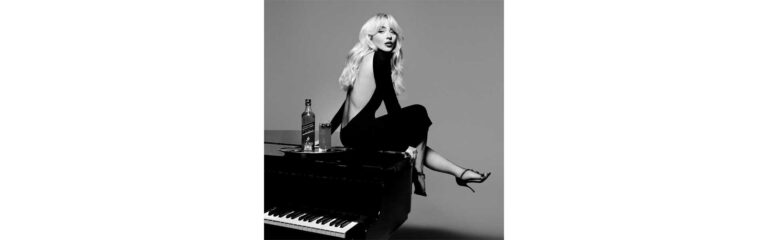 Johnnie Walker stellt neue Partnerschaft mit Sabrina Carpenter vor