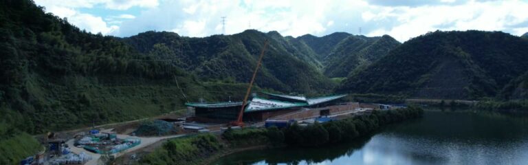 Die Kupferbrennblasen erreichen die Chun’an Distillery