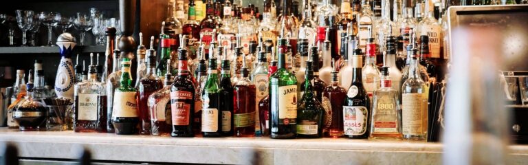 Robb Report: Große Spirituosenmarken sitzen auf unverkauften Lagerbeständen im Wert von 22 Milliarden Dollar